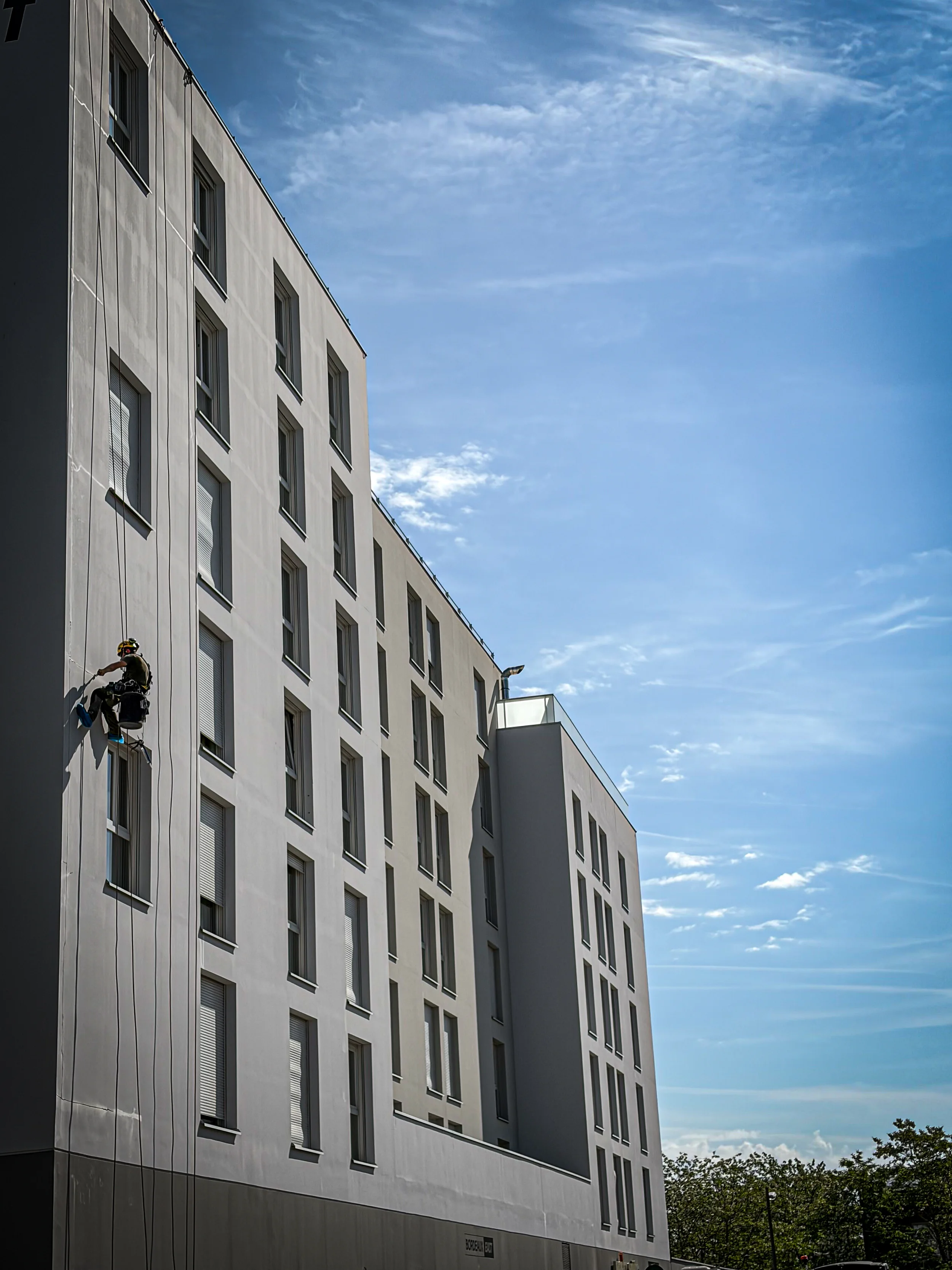 Traitement de fissures en façade en hauteur